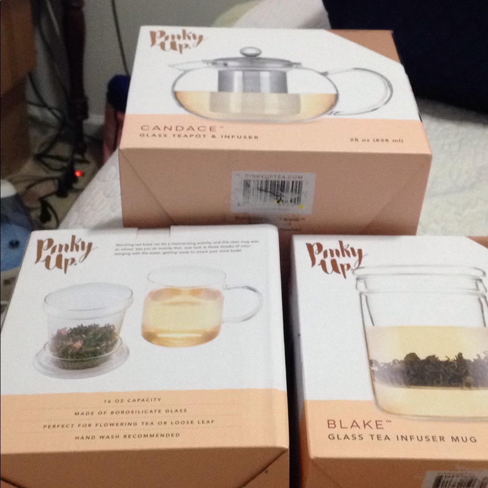 Teapot and 2 mugs
